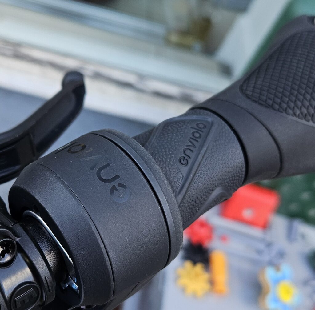 Enviolo twist shifter on the handlebar of a Tern GSD P00
